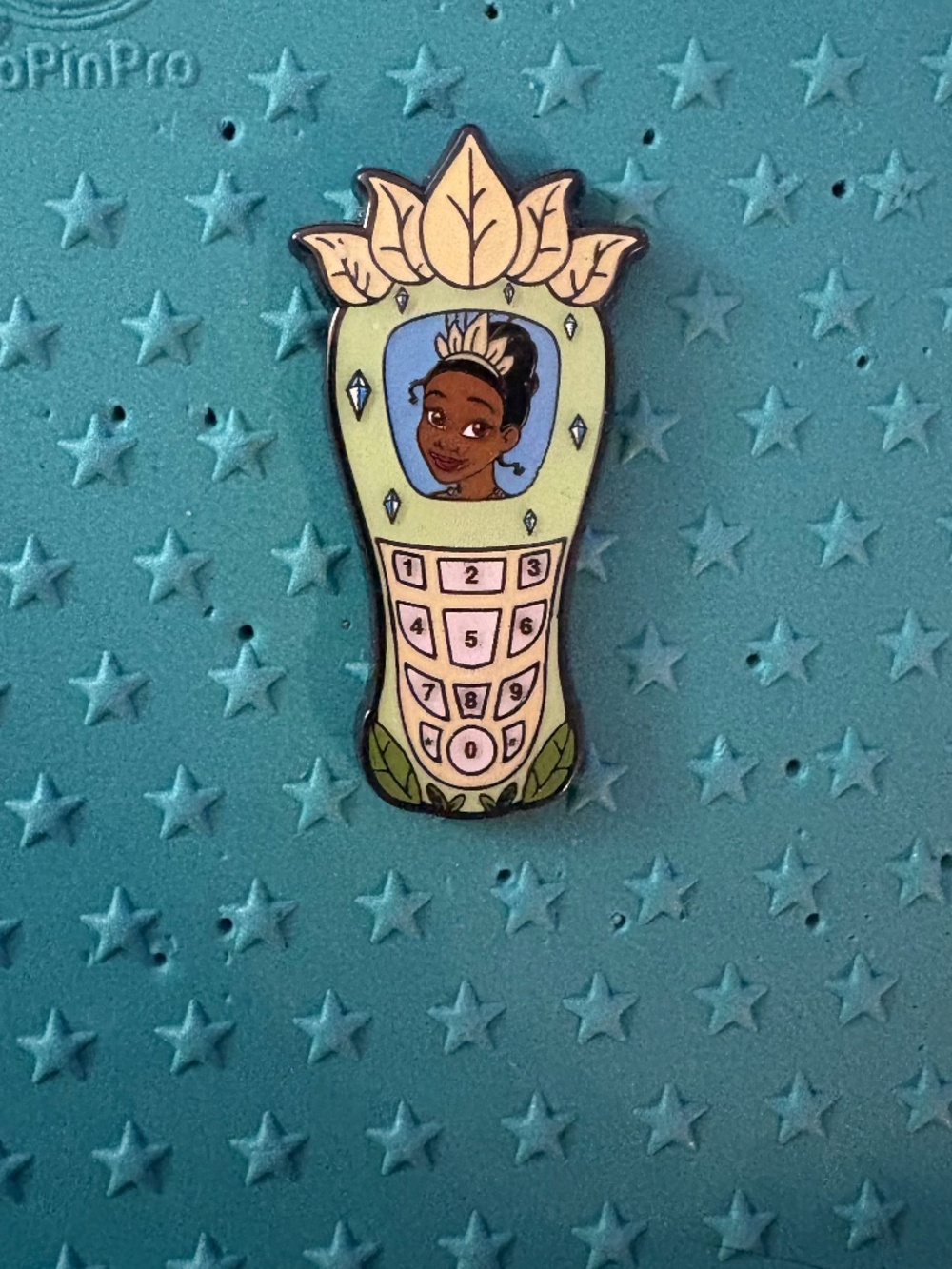 Tiana Cellphone Loungefly Pin